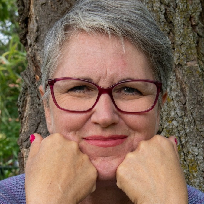 Autorin Michaela Muschitz, Gastbeitrag zum Thema Schreiben in den Wechseljahren, Treffpunkt Schreiben, Foto der Autorin