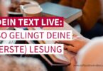 Dein Text Live: So gelingt deine (erste) Lesung, Abbildung: Ausschnitt einer Gruppe von Menschen denen vorgelesen wird.